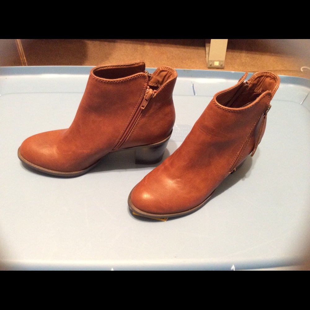 Anna size 7M boots